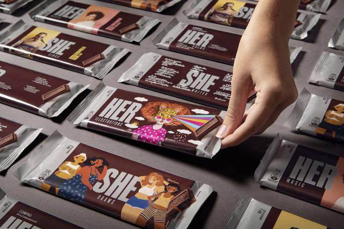 <span style = 'font-size:120%; font-weight: bold;'>Hersheys Mulher</span><br>Em campanha para o Dia Internacional da Mulher, a Hersheys resolveu fazer da embalagem da barra de chocolate uma galeria...