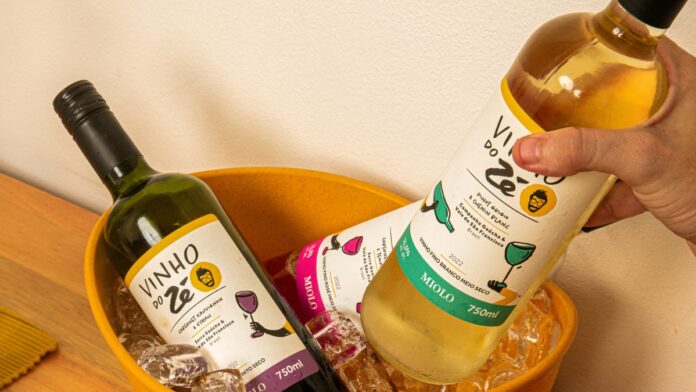 <span style = 'font-size:120%; font-weight: bold;'>Zé Delivery lança ‘Vinho do Zé’</span><br>O Zé Delivery acaba de lançar o ‘Vinho do Zé’, produzido em parceria com a vinícola Miolo. A bebida tem como objetivo de...