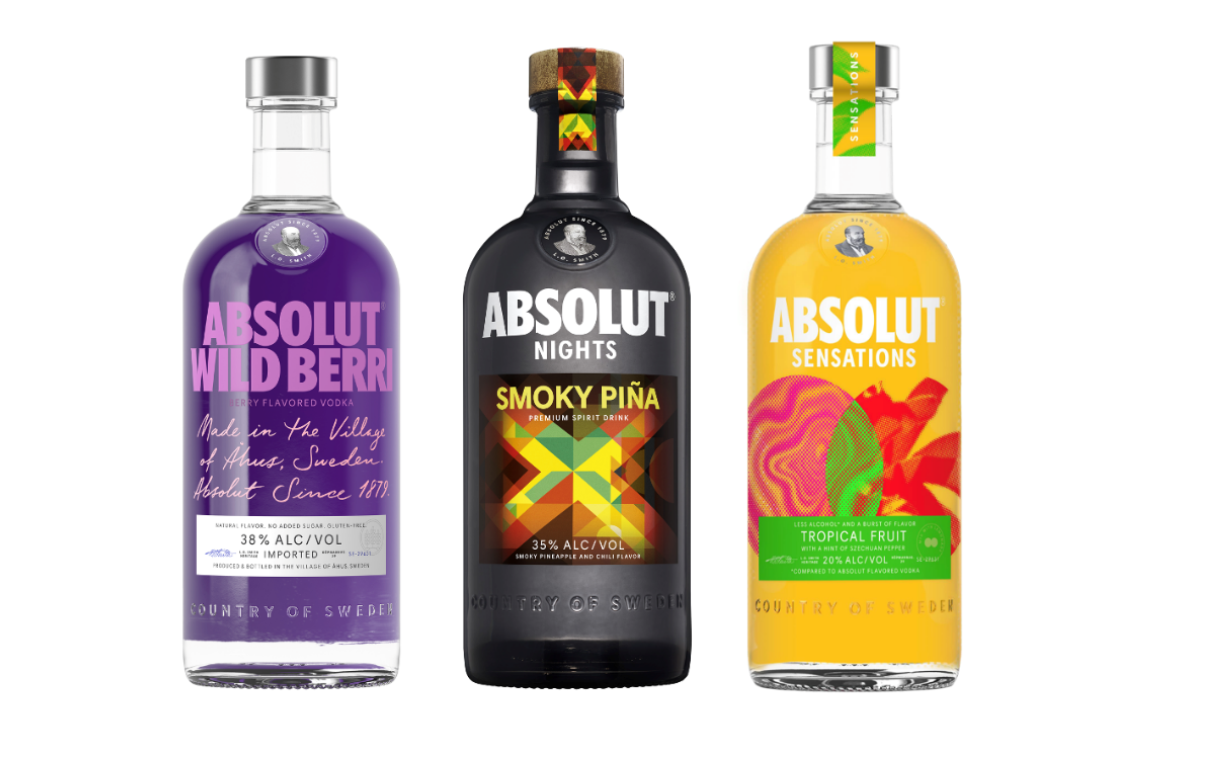 <span style = 'font-size:120%; font-weight: bold;'>Absolut expande linha com três novos sabores</span><br>A Absolut, marca da Pernod Ricard, amplia sua linha de vodcas com três novos sabores: Smoky Piña, Sensations Tropical Fr...