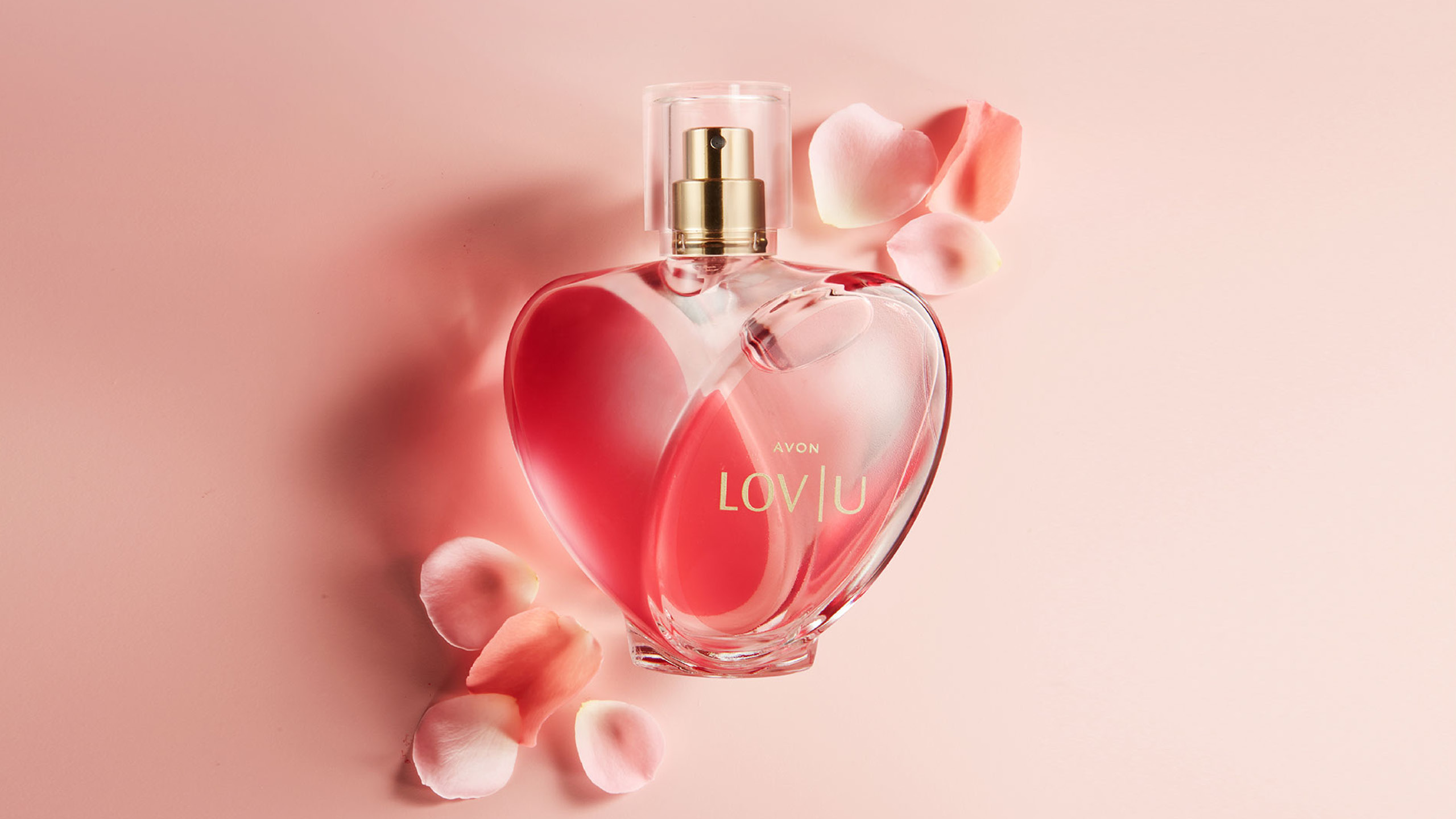 <span style = 'font-size:120%; font-weight: bold;'>Avon Lov|U</span><br>Avon Lov|u nasce do desafio de ser inovador, universal e contemporâneo no assunto amor, aproveitando tampas já disponíve...