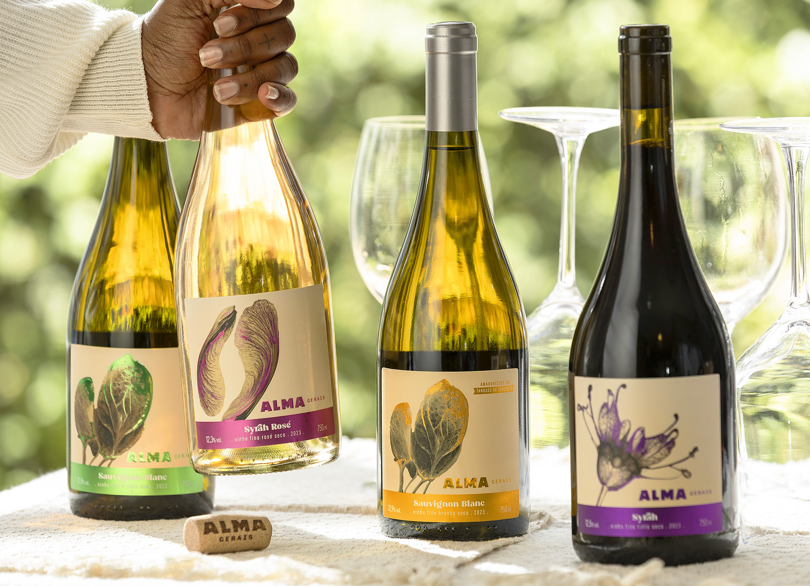 <span style = 'font-size:120%; font-weight: bold;'>Greco Design</span><br>Design Gráfico - Bebidas alcoólicas