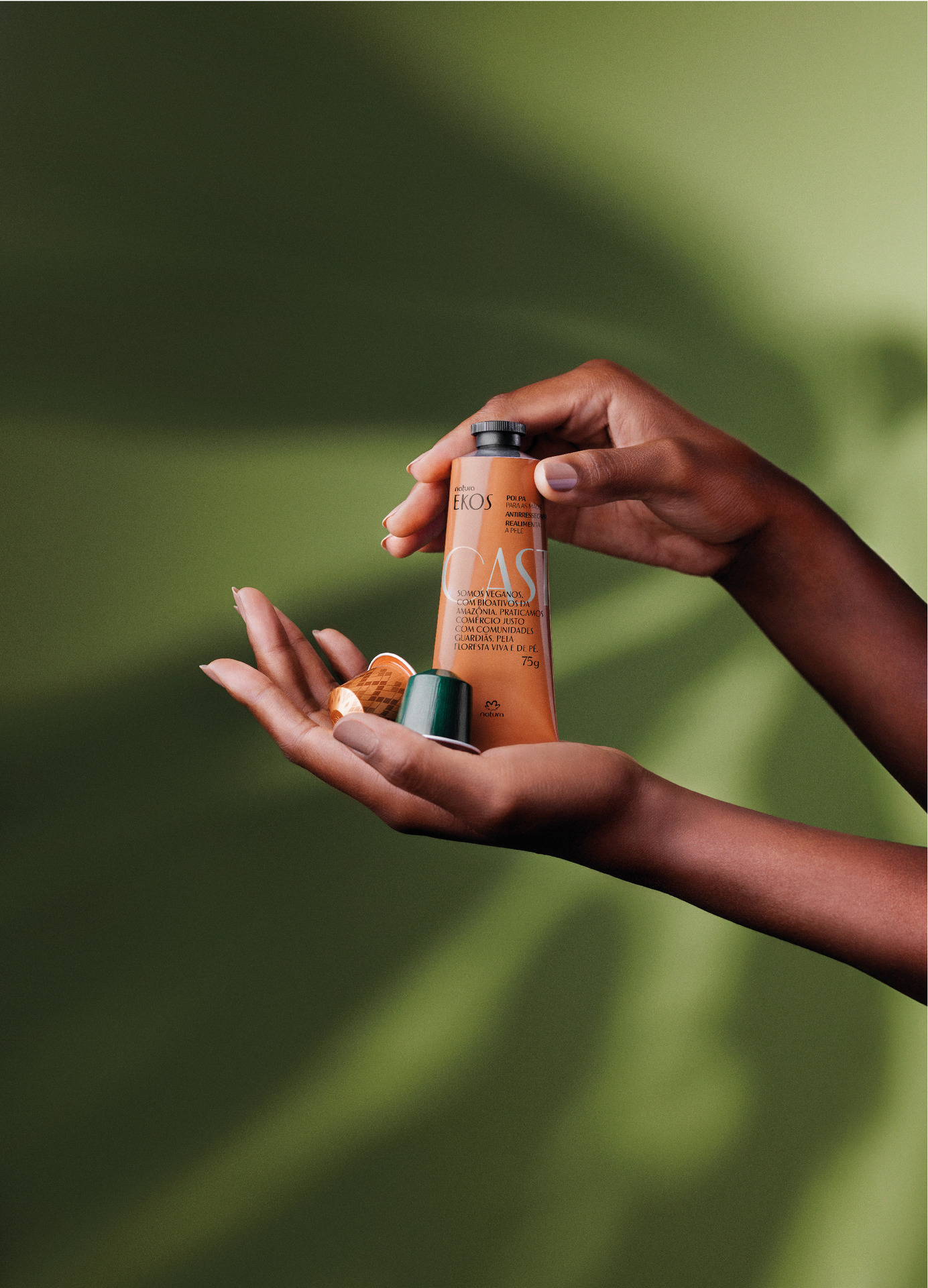<span style = 'font-size:120%; font-weight: bold;'>Natura</span><br>Estratégica - Sustentabilidade